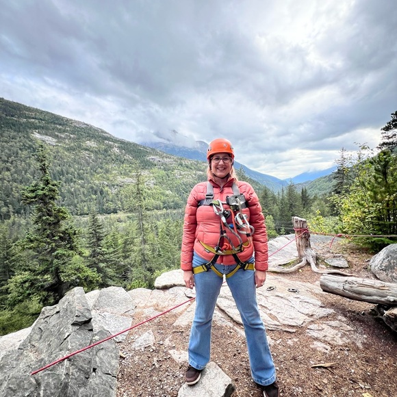 Meet your Posher, Debra - Picture 2 of 6